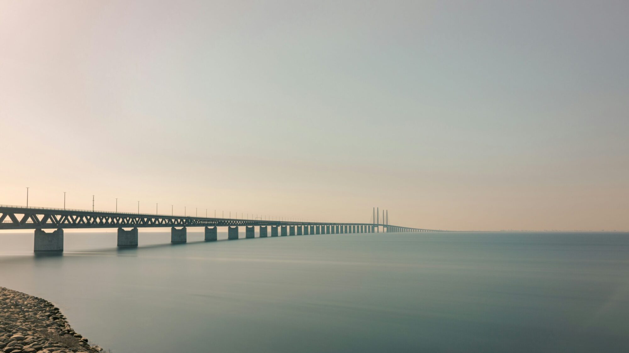 Bild i solnedgången över Öresundsbron