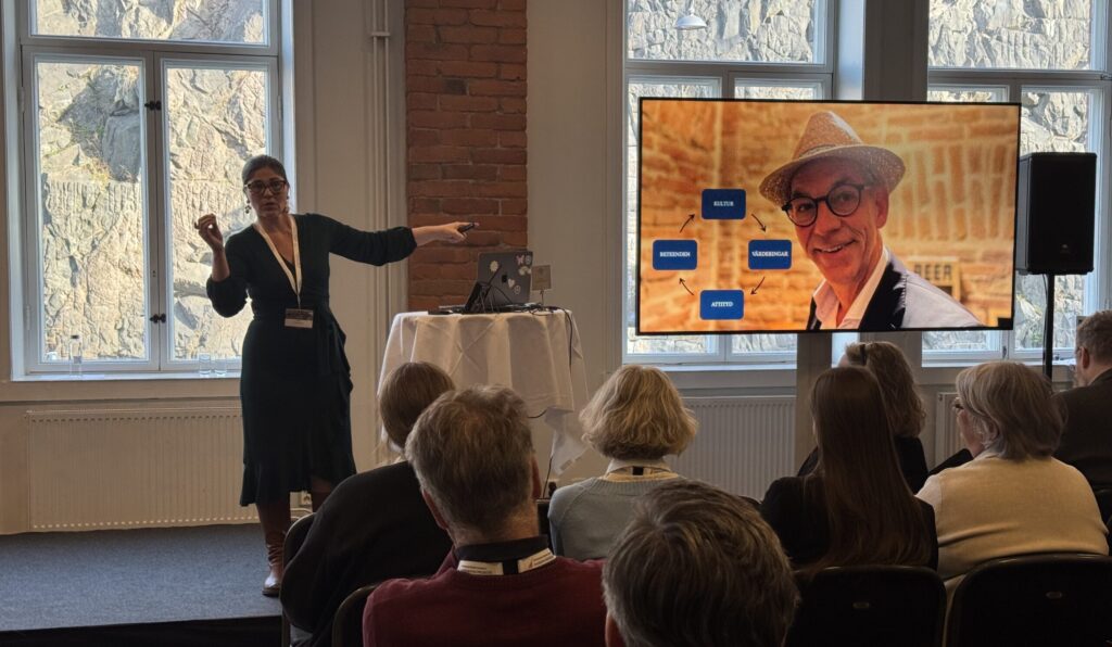 Anna hålelr sitt föredra under pfp